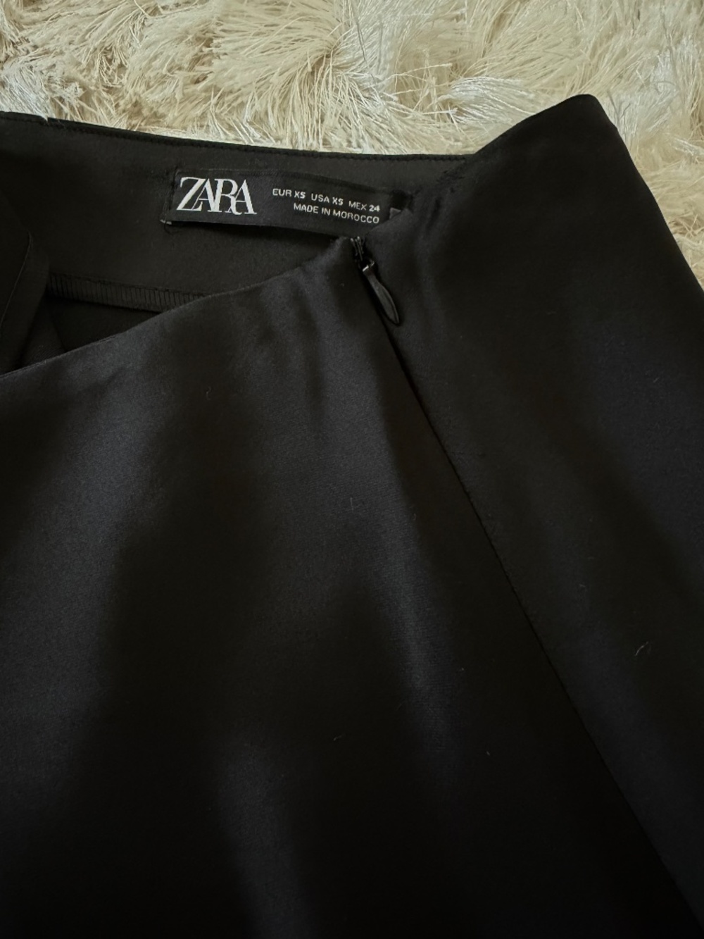ZARA Satin Beautiful Skirt. New. - Picture 8 of 11
